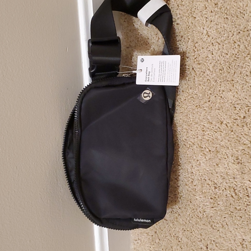 Lululemon Everywhere Belt Bag